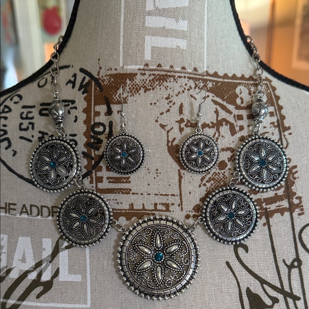 Boutique Brand Boho Silver Medallion Necklace & Earrings Set NWOT - Picture 7 of 7
